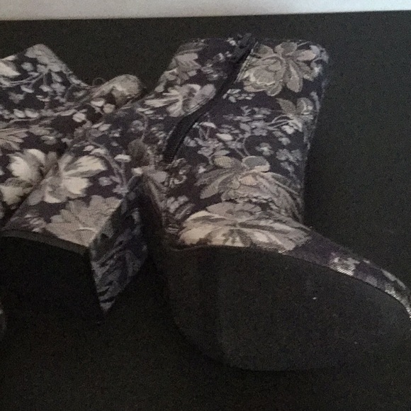 Denim metallic tapestry booties - Picture 3 of 3